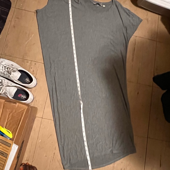 ATHLETA DRAPED GREY CREW NECK
ASYMMETRICAL DRESS - Picture 4 of 5